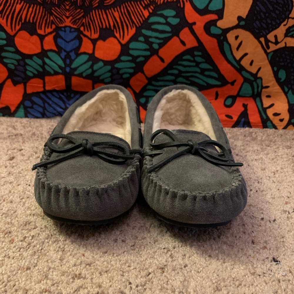 New - Minnetonka Moccasin - Grey Size 9.5